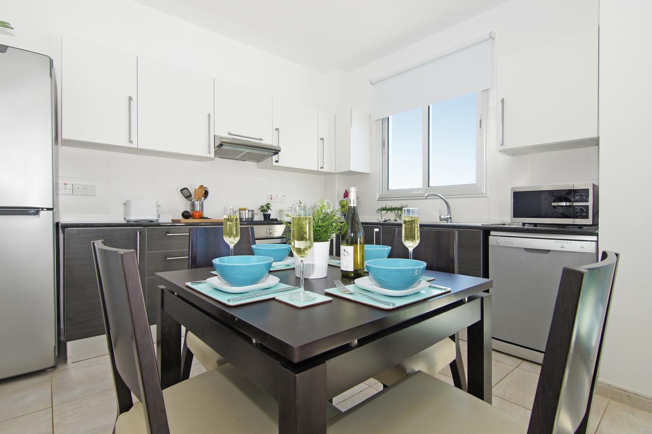 Amber - Coralli Beachfront Apartment Protaras Bagian luar foto