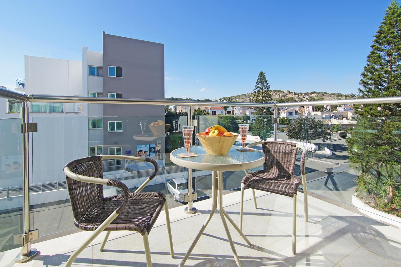 Amber - Coralli Beachfront Apartment Protaras Bagian luar foto